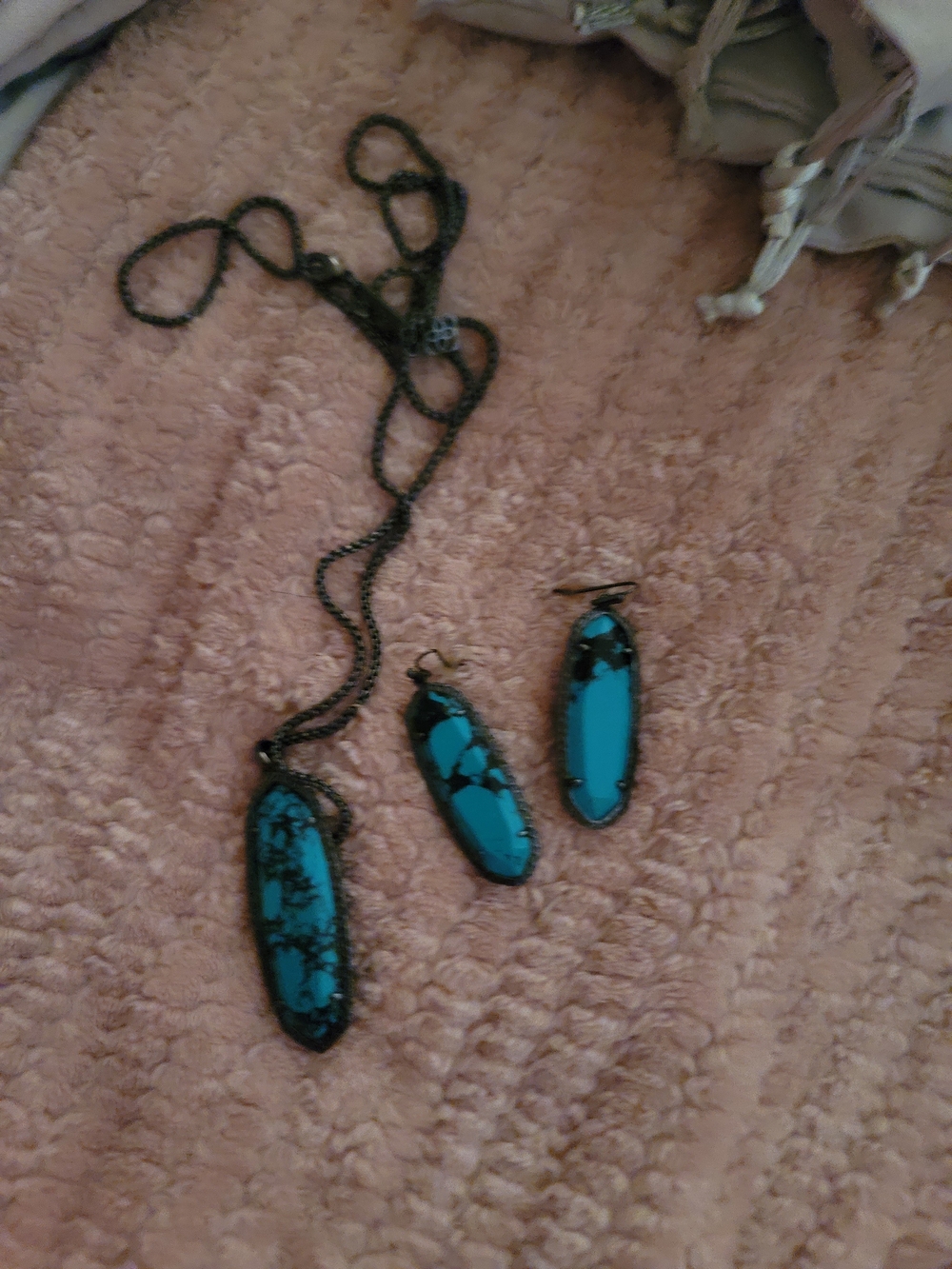 Kendra Scott Blue Turquoise Elongated Pendant Necklace and Earrings Set